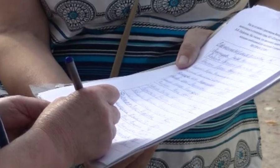 Жители Шенкурского района собрали больше тысячи подписей в поддержку своего главы