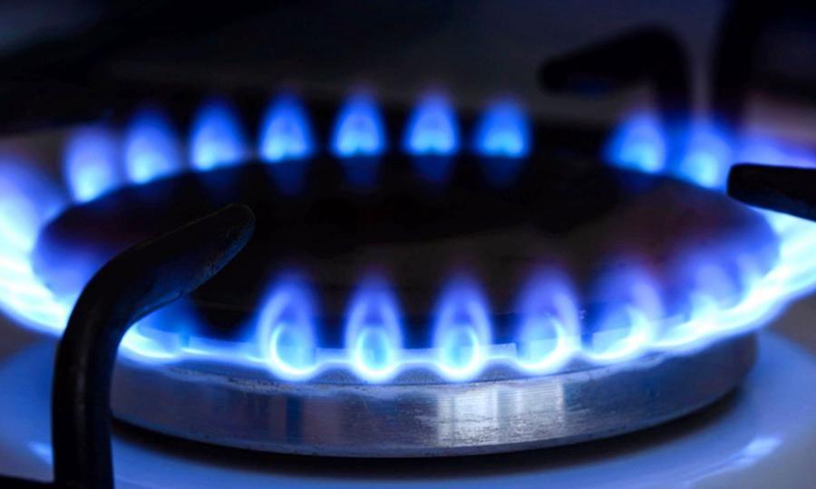 Голубое топливо. Горит конфорка газовой печи. Фото голубого топлива. Газовая плита горит кухня техника.