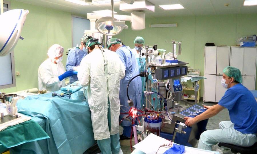 Архангельские кардиохирурги провели уникальную для региона операцию на открытом сердце