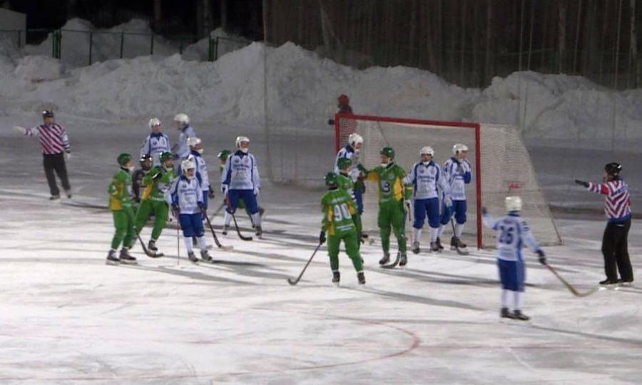 На стадионе «Труд» в Архангельске «Водник» соперничает с казанским «Динамо»